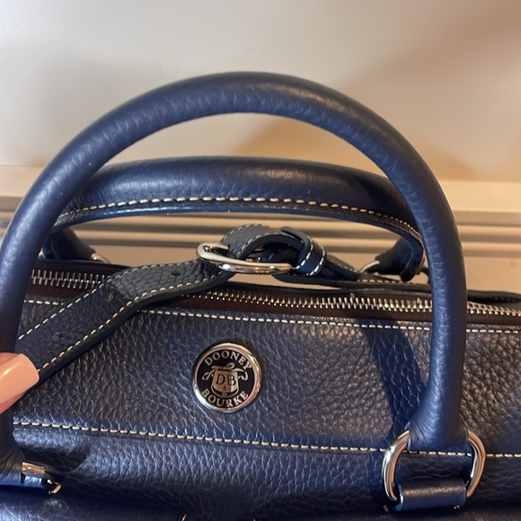 Dooney & Bourke Vtg Classic Navy Pebbled Leather Bag, Pouch, Dusty, Crossbody - Picture 6 of 17